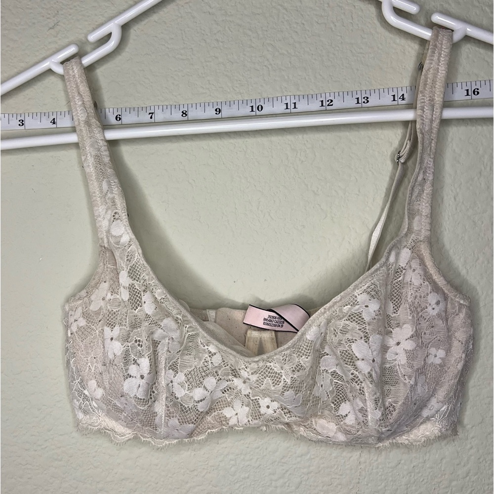Victoria's Secret Lace Bralette in Cream
